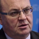 Kdo obvladuje slovensko policijo? Po mnenju SDS jo ima v Pomurju pod nadzorom murskosoboški župan iz vrst SD, Aleksander Jevšek “Denar iz davčnih oaz pripeljite nazaj v Slovenijo.”
