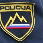 Voznik začetnik vinjen bežal pred policisti