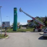 Veter minuli vikend povzročal kar nekaj preglavic