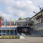 Klopi že začenjajo svoj pohod. Previdno! Pozor! Šolske počitnice gredo proti koncu, otroci pa se vračajo v šolske klopi in na ceste