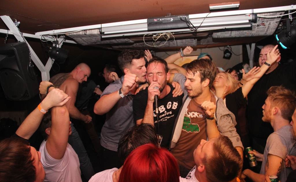 FOTO: “Debeli precjednik” zažigal v Mansardi FOTO: “Debeli precjednik” zažigal v Mansardi