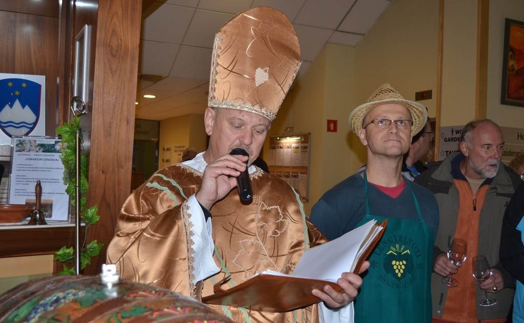 FOTO: Martinov pohod in krst mošta v Lendavi