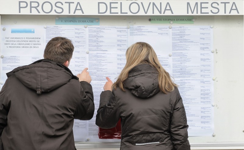 Pozitivni gospodarski trendi se nadaljujejo: Manj brezposelnih kot pred enim letom