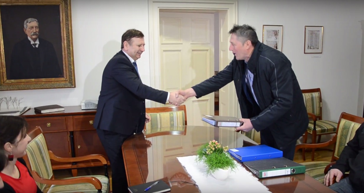 VIDEO: Peticija za spremembo komunalnega reda: Zbrali 1200 podpisov VIDEO: Peticija za spremembo komunalnega reda: Zbrali 1200 podpisov