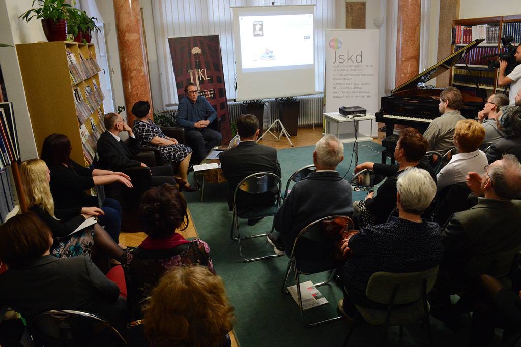 FOTO: Deset let izhajanja Lindue