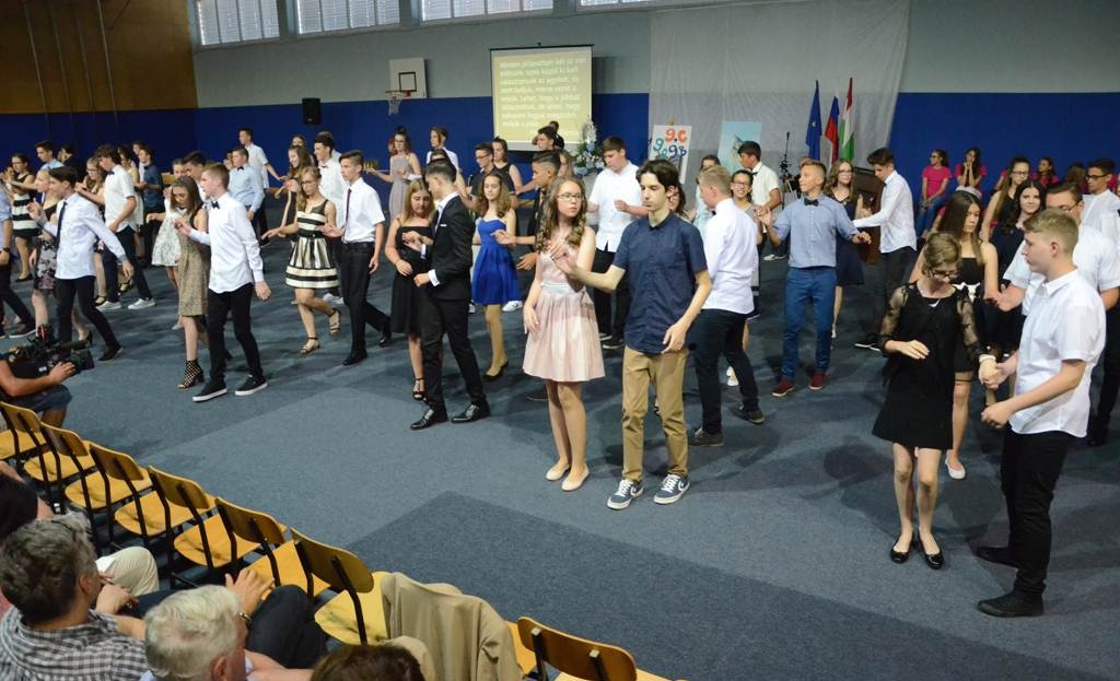 FOTO: Valeta devetošolcev na DOŠ I Lendava FOTO: Valeta devetošolcev na DOŠ I Lendava