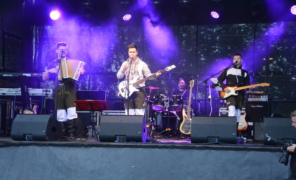FOTO: Mladi gamsi pri razglednem stolpu, 6 Pack Čukur v Elizabeti