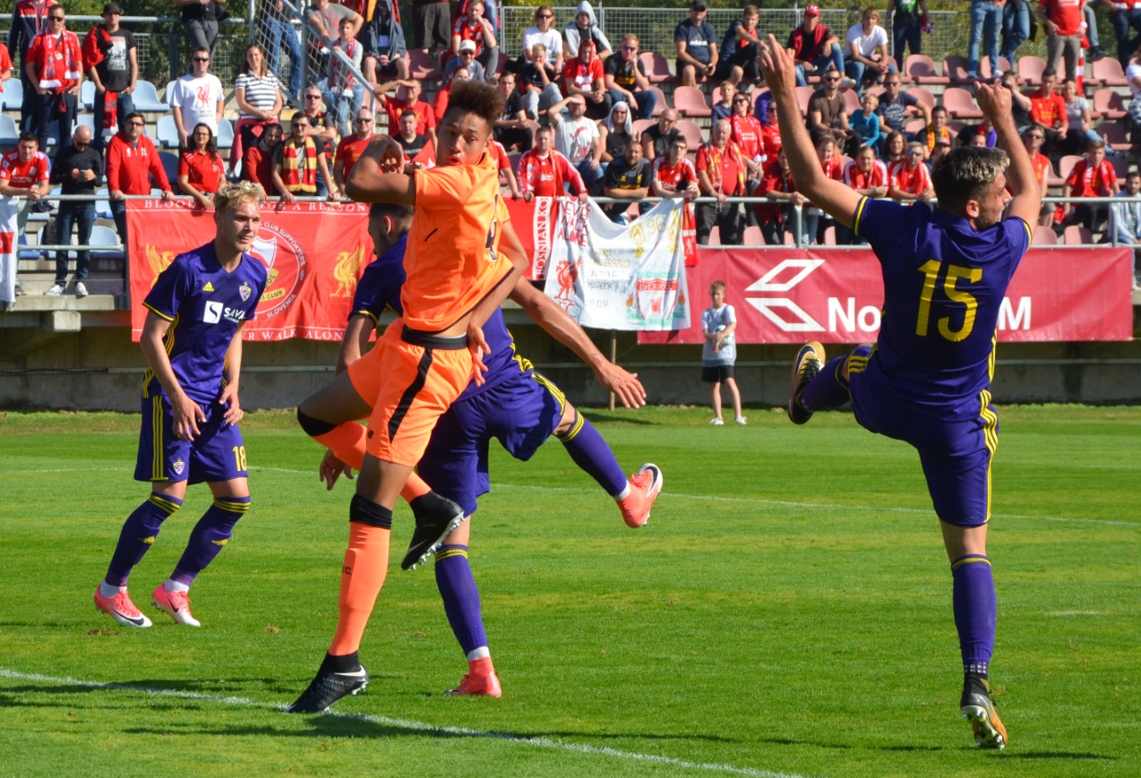 FOTO: Pod lendavskimi griči mladinci Liverpoola premagali Mariborčane FOTO: Pod lendavskimi griči mladinci Liverpoola premagali Mariborčane