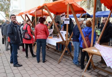 Sobotna domača tržnica v aprilu z izmenjevalnico sadik