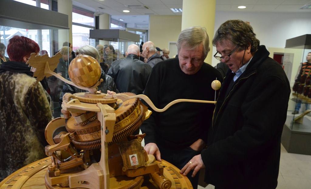 FOTO: Odprli razstavo “Moje sanje v lesu”