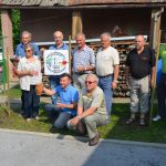 FOTO: Lendavski vinogradniki zasadili vinsko trto ob društvenih prostorih