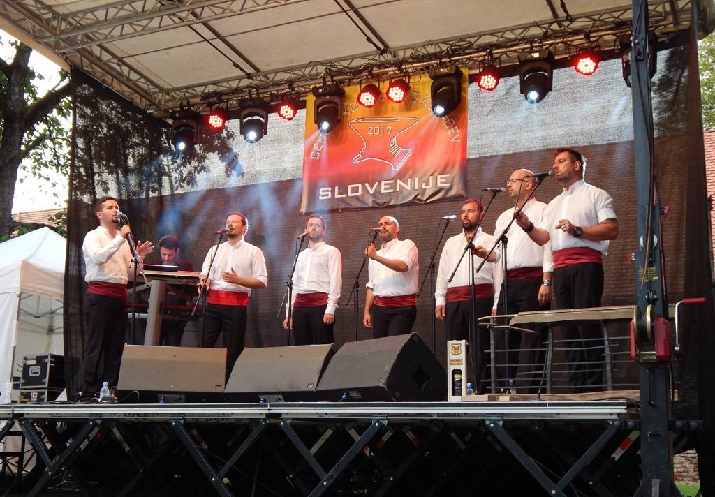 FOTO: V Rakičanu je nastopila klapa Šufit
