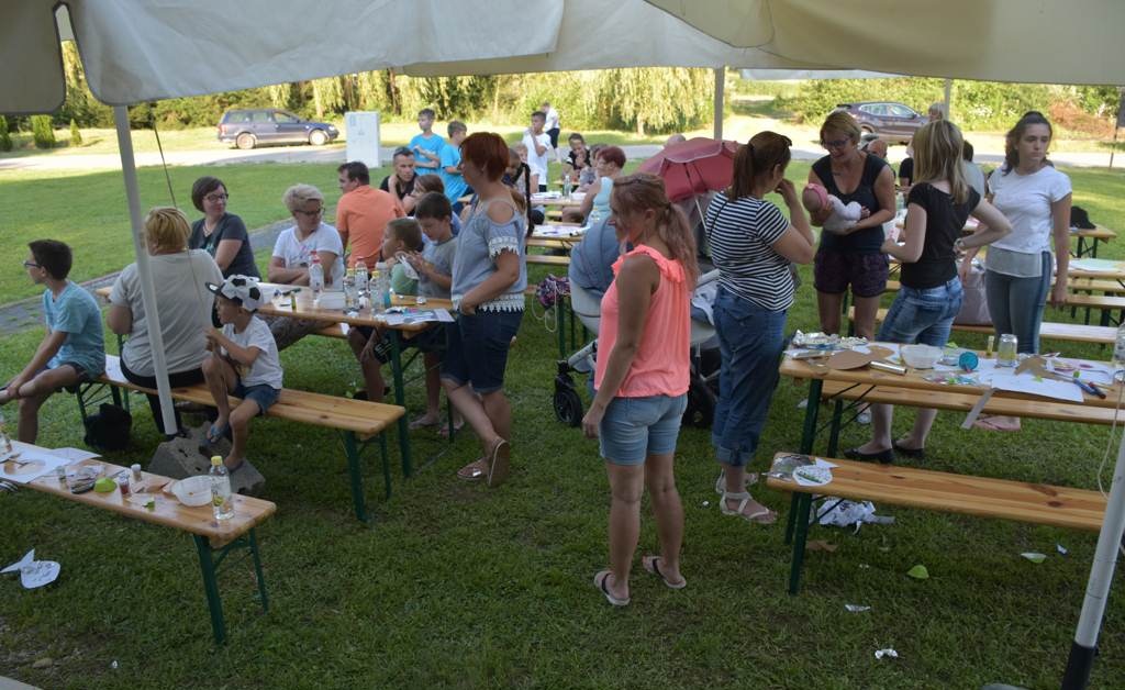 FOTO: Na Hotizi pri brodu izvedli otroško-mladinske delavnice ter pripravili predstavitev knjige FOTO: Na Hotizi pri brodu izvedli otroško-mladinske delavnice ter pripravili predstavitev knjige