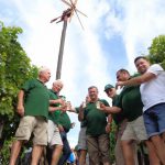 FOTO: Člani društva vinogradnikov Čentiba tokrat postavili klopotec na Madžardiáku