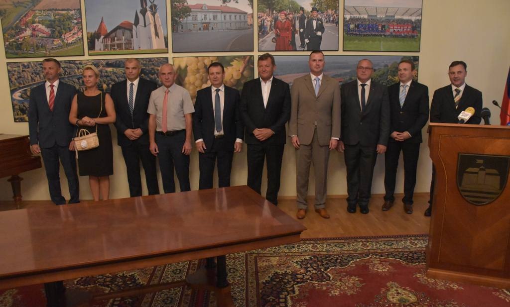 Podpisali dogovor o sodelovanju pri projektu Lendava – Evropska prestolnica kulture 2025 (EPK) Podpisali dogovor o sodelovanju pri projektu Lendava – Evropska prestolnica kulture 2025 (EPK)