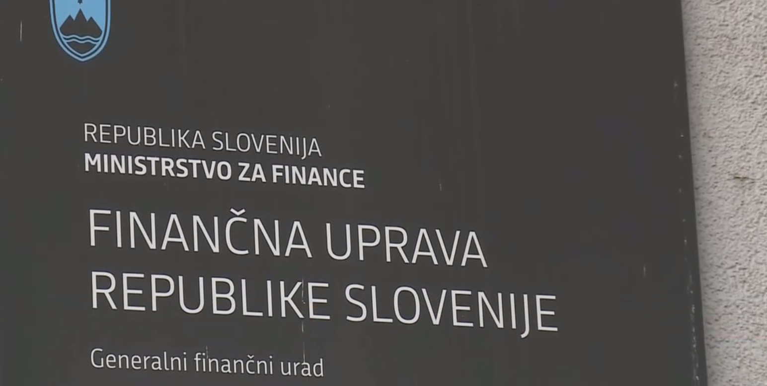 Pozor! Prevaranti spet na delu, tokrat obljubljajo božičnico