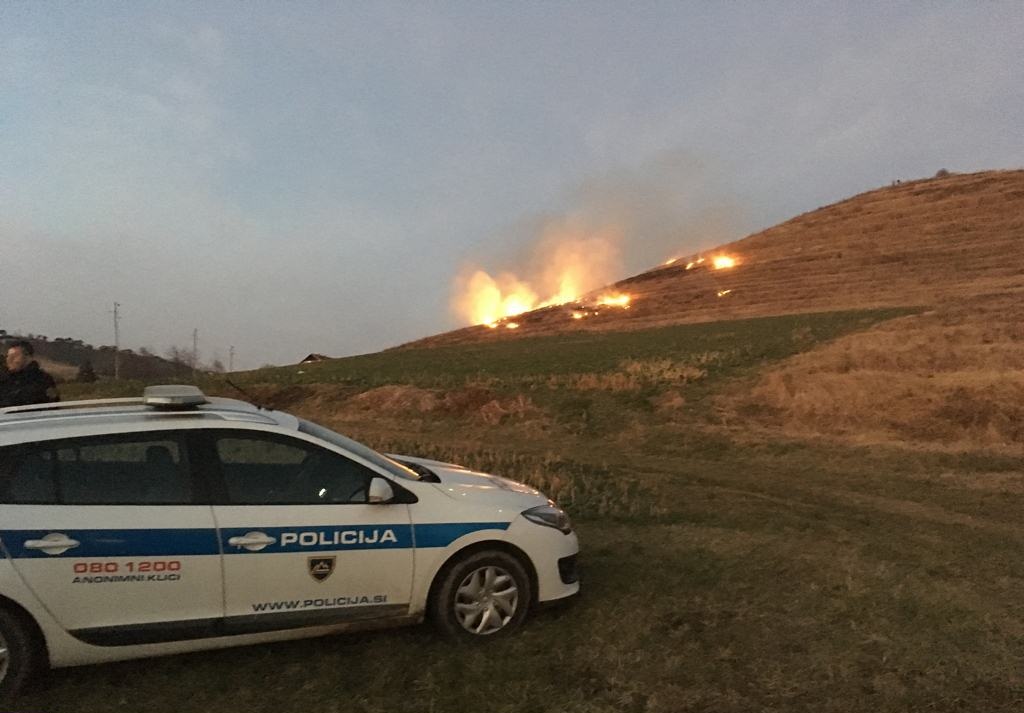 FOTO: Zagorelo na težje dostopnem terenu FOTO: Zagorelo na težje dostopnem terenu