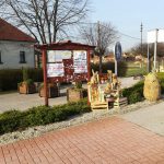 FOTO: Hotiza: Velikonočni zajčki tudi pri cerkvi