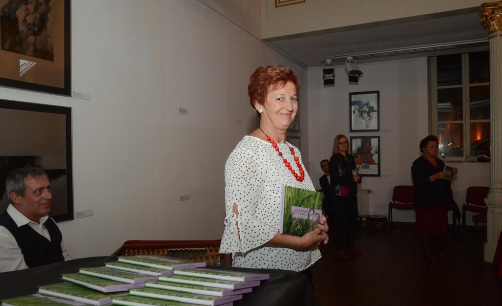 FOTO: Predstavitev pesniške zbirke Janje Magdič, Iskrenje srca FOTO: Predstavitev pesniške zbirke Janje Magdič, Iskrenje srca