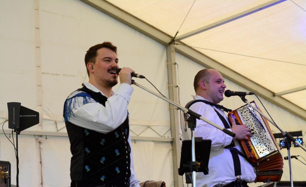 FOTO: Pomurski športni festival se je včeraj zaključil z nastopom Modrijanov FOTO: Pomurski športni festival se je včeraj zaključil z nastopom Modrijanov