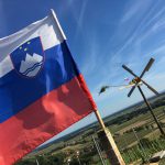 FOTO: V Lendavskih Goricah nad vinskimi trtami znova bdi klopotec velikan