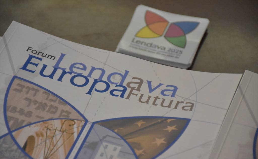 FOTO: V sejni dvorani lendavske mestne hiše se odvija “Forum Lendava – Europa Futura” FOTO: V sejni dvorani lendavske mestne hiše se odvija “Forum Lendava – Europa Futura”