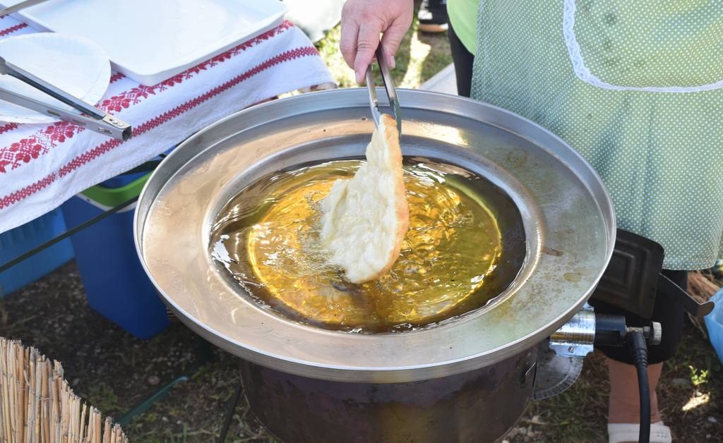 FOTO: Gaberje: Odprtje razstave ročnih del in festival langaša; najizvirnejšega pripravili Radmožančani, sledile vaške igre