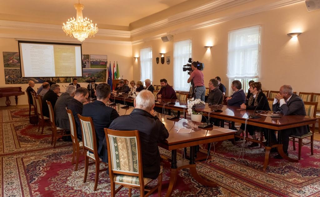 FOTO: Spominska konferenca ob 130-letnici izida prvega lendavskega časopisa Alsó-Lendvai Hiradó in odprtje razstave