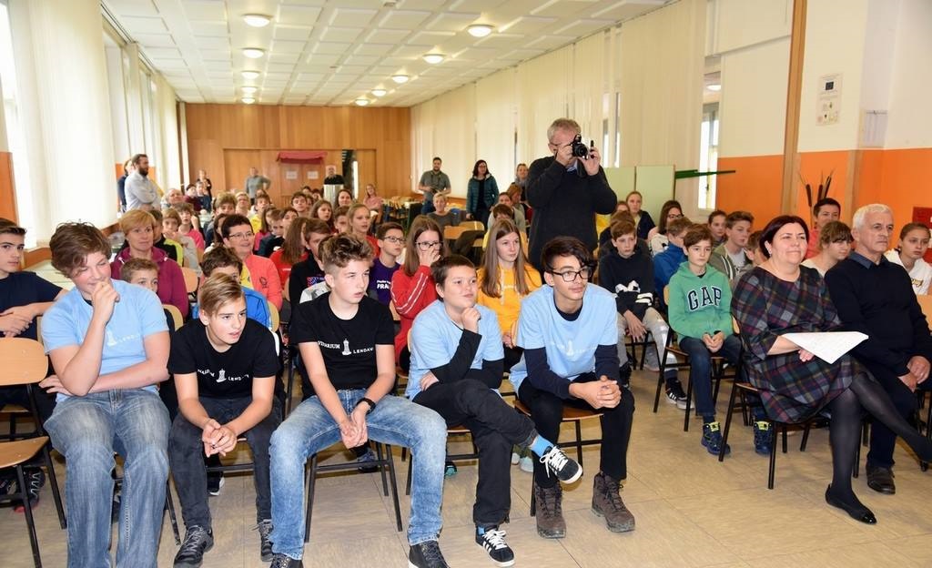 FOTO: Osnovnošolsko regijsko tekmovanje Mladina in gore se je tokrat prvič odvijalo na DOŠ I Lendava