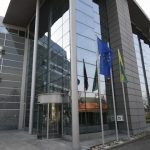 Občina Radenci včeraj zagotovila 2.000 brezplačnih pralnih mask za 1.800 gospodinjstev, ki so jih izdelali v podjetju na Hotizi. Skupno jih bodo nabavili kar 15.000