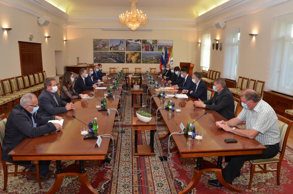 Minister Zvonko Černač na obisku v Lendavi