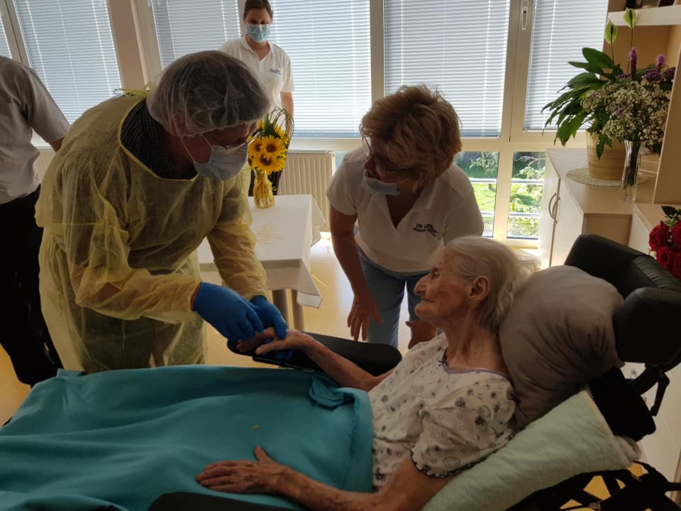 FOTO: Marija Bobovec iz Doma starejših Lendava obrnila trimestno številko! FOTO: Marija Bobovec iz Doma starejših Lendava obrnila trimestno številko!