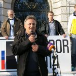 FOTO: Na meji med Slovenijo in Madžarsko parkirani tanki. To je najverjetnejši razlog Radenci: Preimenovanja Titove ceste najbrž ne bo, primer sprl župana in občane