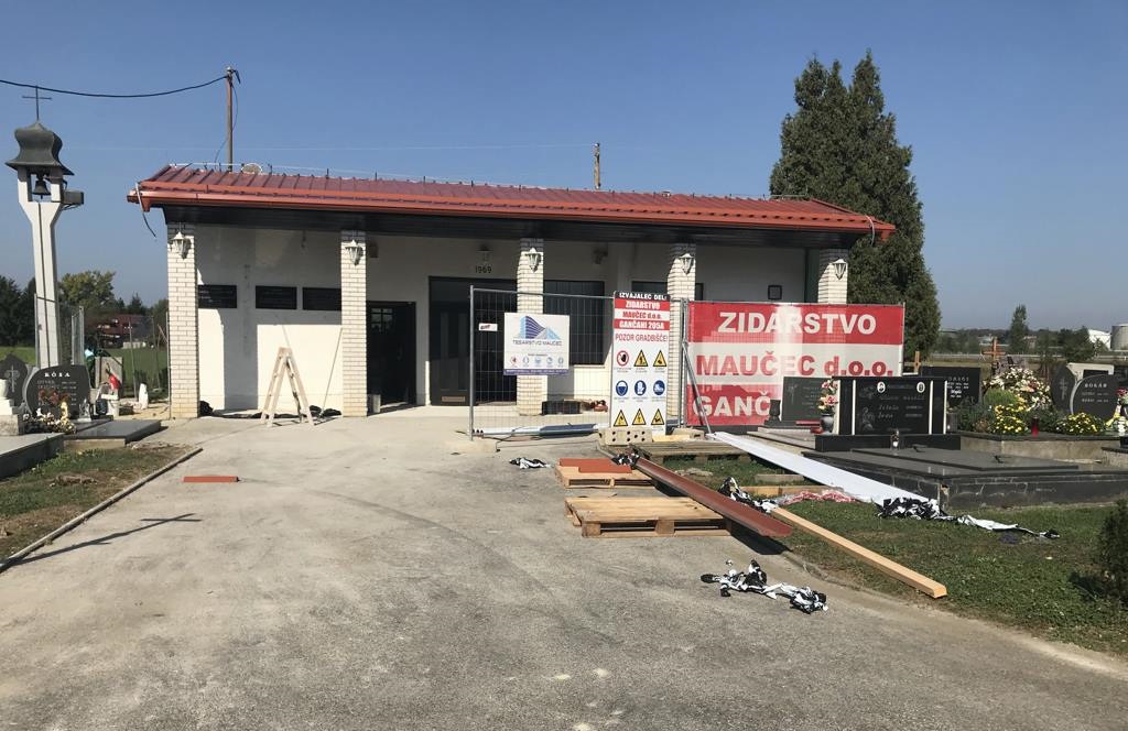 FOTO: Obnova občinskih objektov: Mrliška vežica v Petišovcih sredi prenove