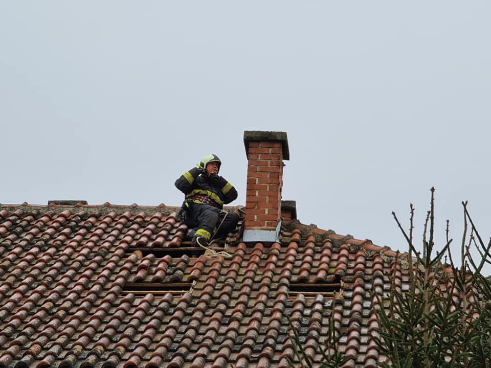 FOTO: Včerajšnji popotresni sunek: Škoda nastala tudi v Murskem Središću, HKD Pomurje iz Lendave že zbira pomoč za rojake