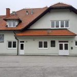 Ali tudi vas današnjo večer bega svetloba v daljavi? FOTO: KS Dolga vas: Vaški dom z novimi okni ter vrati