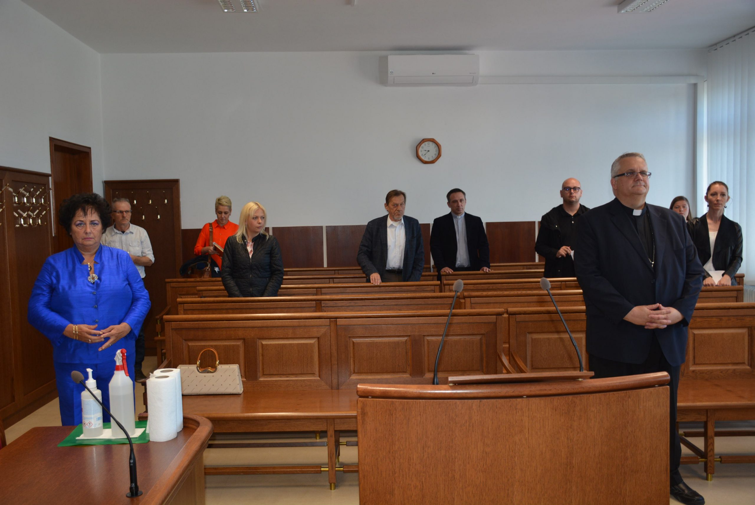 Višje sodišče škofa Štumpfa pravnomočno oprostilo obtožb razžalitve vernice Lidije Turk Klemenčič