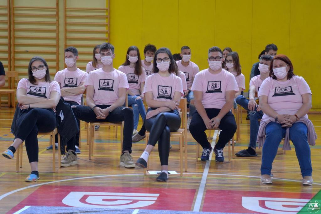 FOTO: Zaključni letniki minuli petek zaključili srednješolsko izobraževanje, pred njimi zaključni izpiti oz. matura