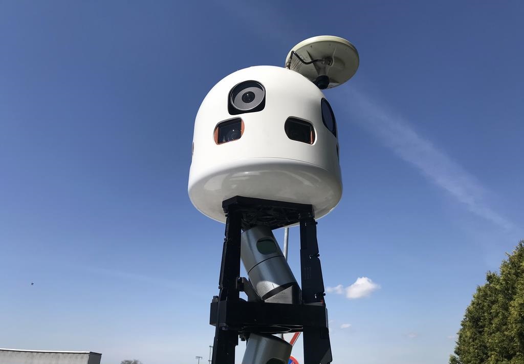VIDEO, FOTO: Po Googlu, naše ulice fotografira še Apple. Avtomobil s 360 stopinjskim fotografiranjem včeraj tudi na območju Lendave