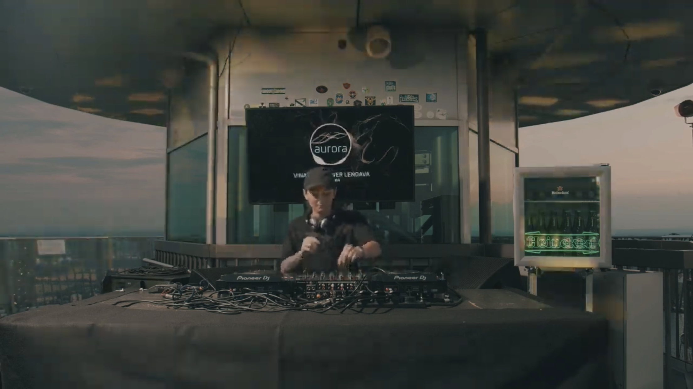 VIDEO: Zazibaj se v techno ritmih iz vrha stolpa Vinarium!