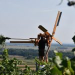 FOTO: Kuhanje bograča z dobrodelno noto na Lindauringu FOTO: Pri vinogradništvu Smej tudi letos postavili klopotec