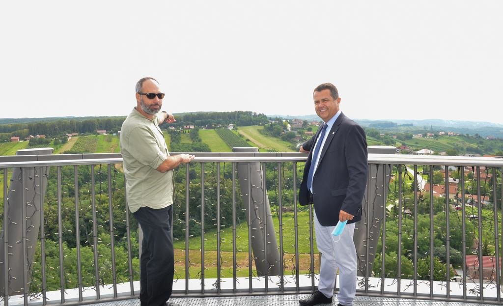FOTO: Pogodba podpisana, gradnja atrakcije “Zipline Vinarium” se lahko prične