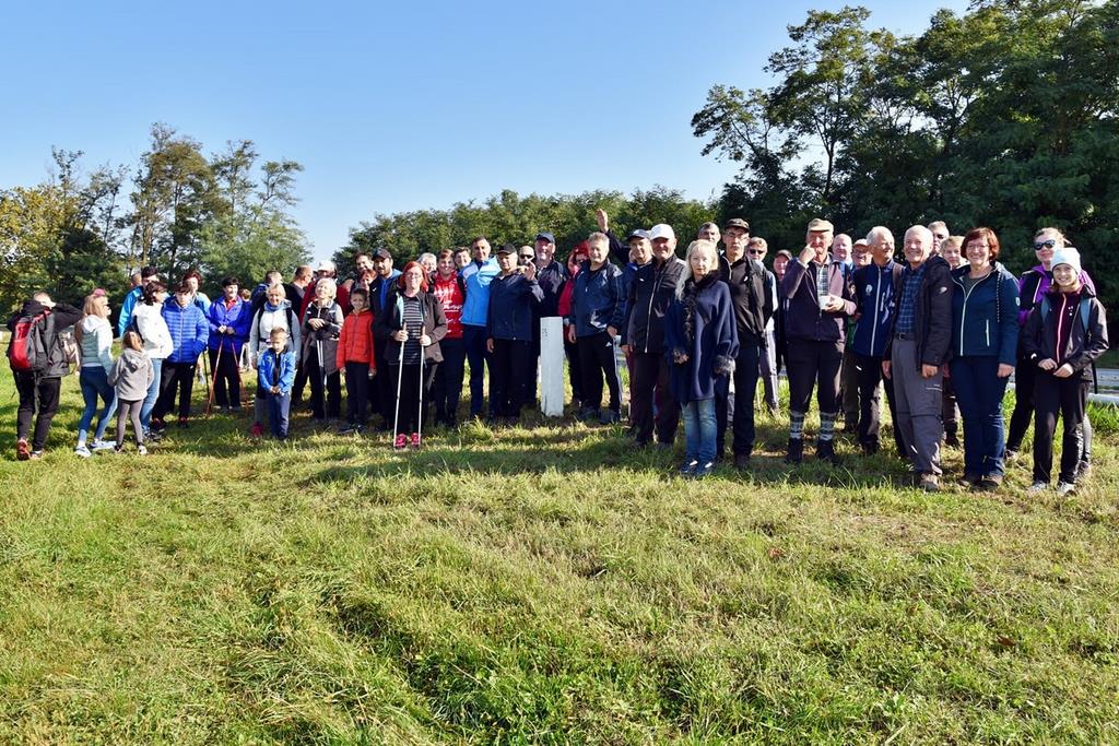 FOTO: Prvi medeni pohod članov Čebelarskega društva Lendava FOTO: Prvi medeni pohod članov Čebelarskega društva Lendava