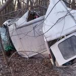 Preteklih 24 FOTO: Zapeljal med drevesa, kombinirano vozilo povsem uničeno
