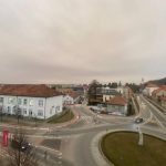 Velike količine prašnih delcev iz Sahare tudi pri nas nebo obarvale v pastelne barve