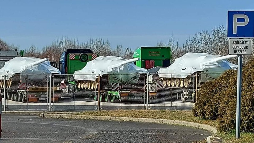 FOTO: Na meji med Slovenijo in Madžarsko parkirani tanki. To je najverjetnejši razlog FOTO: Na meji med Slovenijo in Madžarsko parkirani tanki. To je najverjetnejši razlog