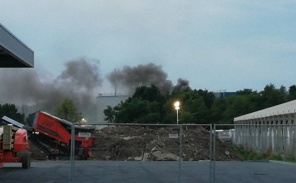 VIDEO, FOTO: Zagorelo znotraj industrijskega kompleksa podjetja Lek v Trimlinih