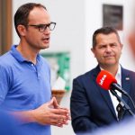 Stavba na Glavni ulici 7 je bila tudi uradno predana madžarski skupnosti V Lendavi se je mudil predsedniški kandidat Anže Logar