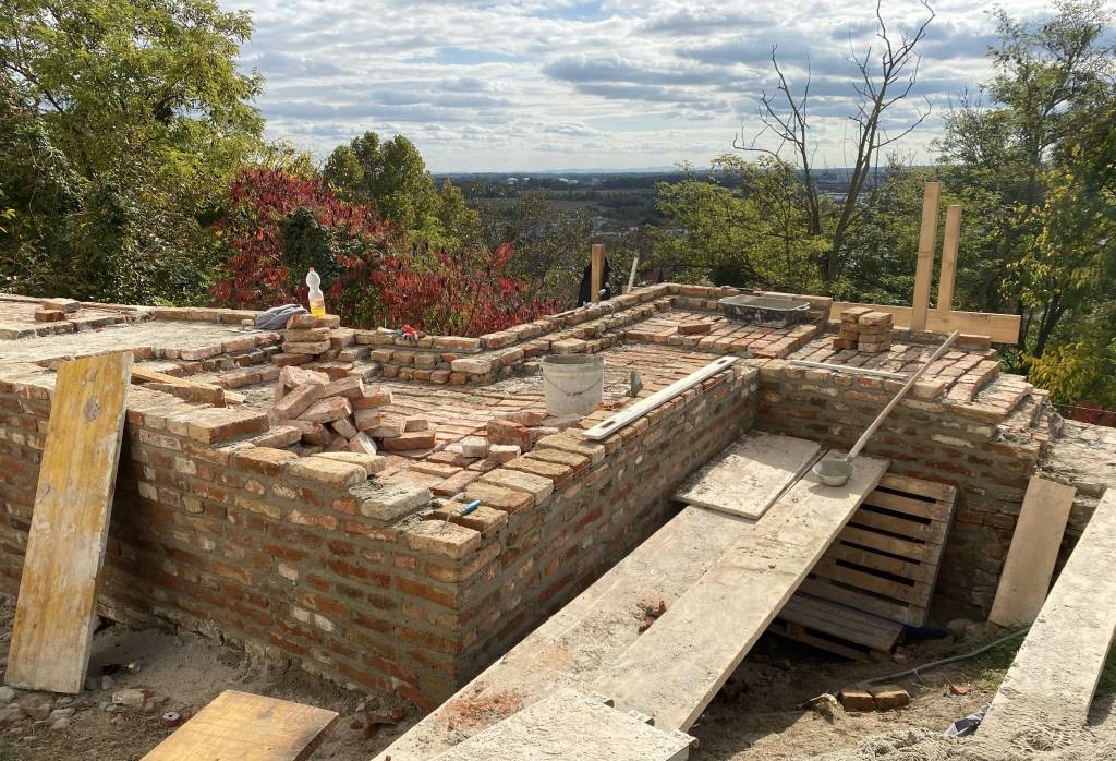 FOTO: Sanacija obzidja ter rekonstrukcija jugovzhodnega stolpa lendavskega gradu v polnem teku FOTO: Sanacija obzidja ter rekonstrukcija jugovzhodnega stolpa lendavskega gradu v polnem teku