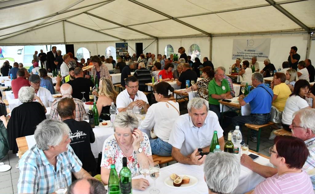 FOTO: Obeležili 10 let Turistične zveze Lendava vabi FOTO: Obeležili 10 let Turistične zveze Lendava vabi